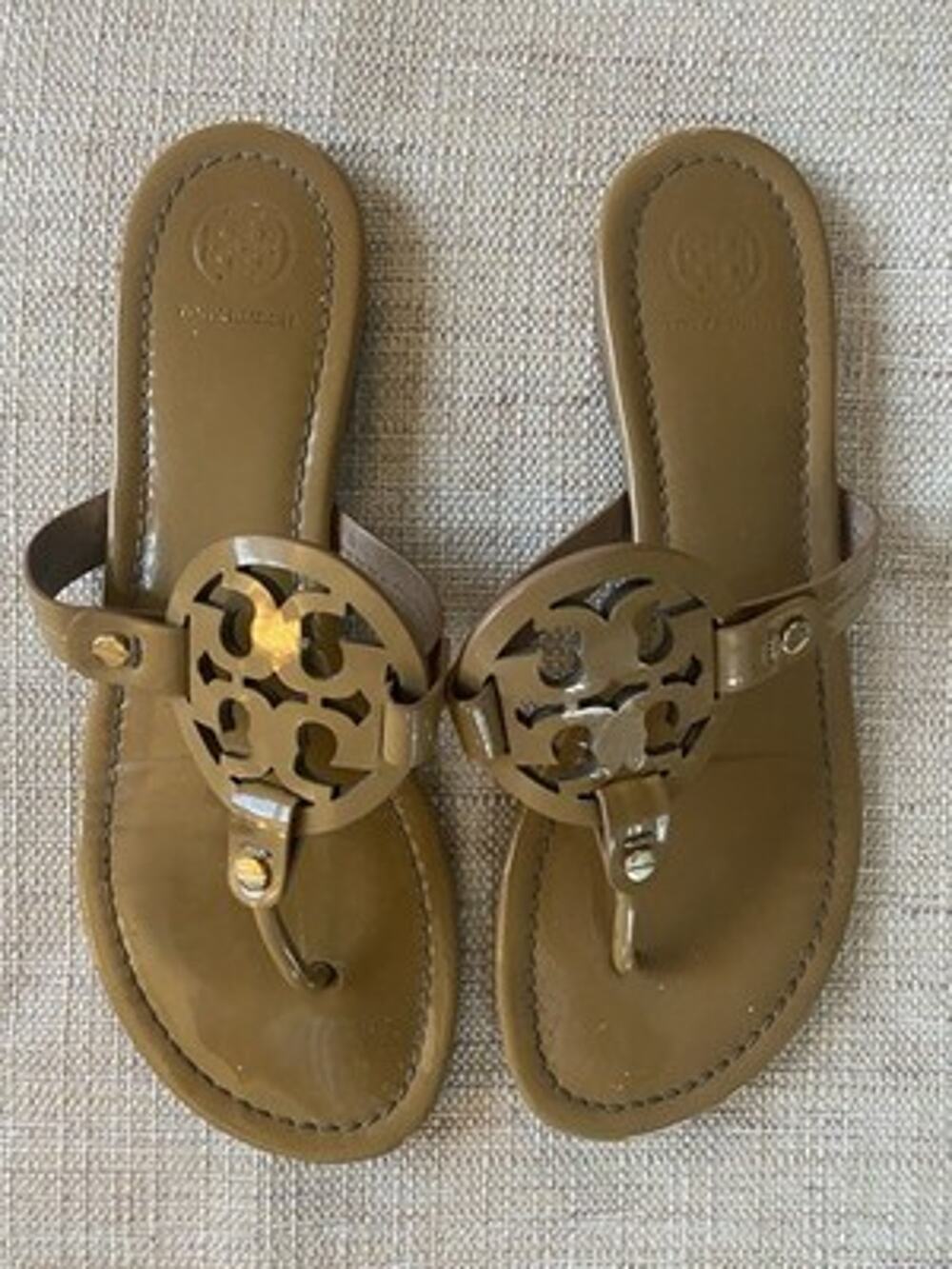 Tory Burch Miller Patent Leather Thong Sandals Tan Camel Nude Size 8M Brazil